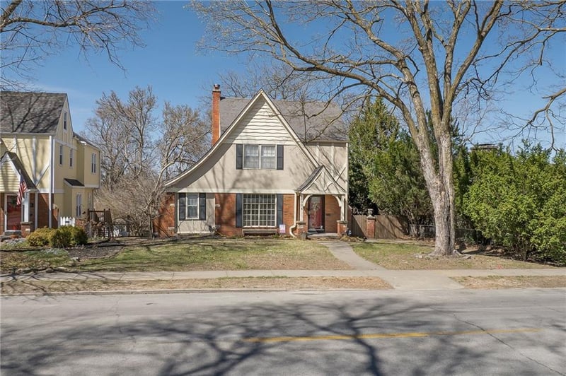 2004 Ashland Ave, St Joseph, MO 64506