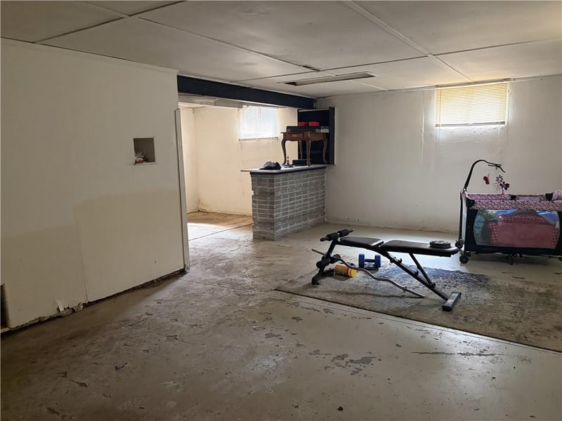 8605 Cambridge Ave, Kansas City, MO 64138