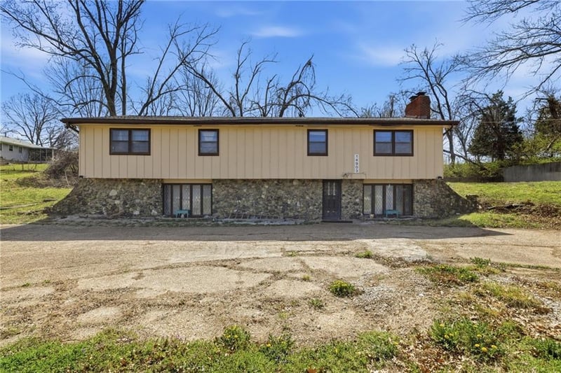 14903 Kentucky Rd, Independence, MO 64050