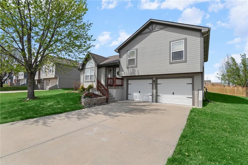 8316 105th St, Kansas City, MO 64157