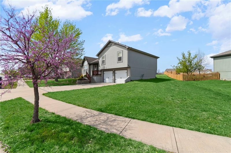 8316 105th St, Kansas City, MO 64157