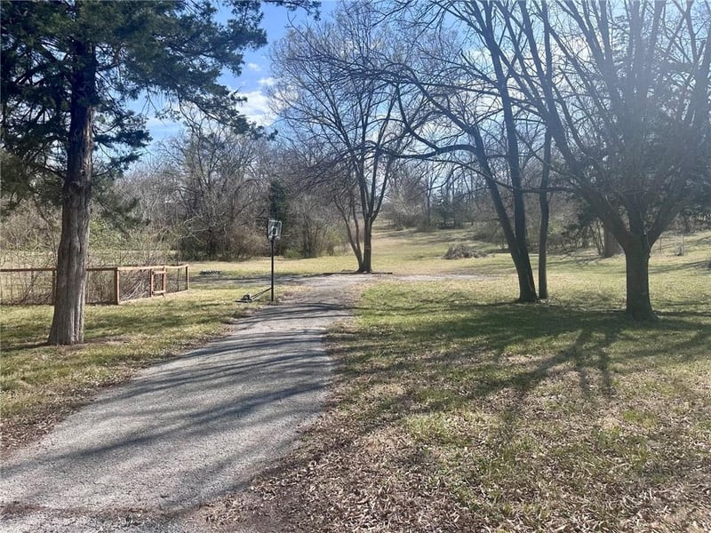 1641 88th St, Kansas City, KS 66111