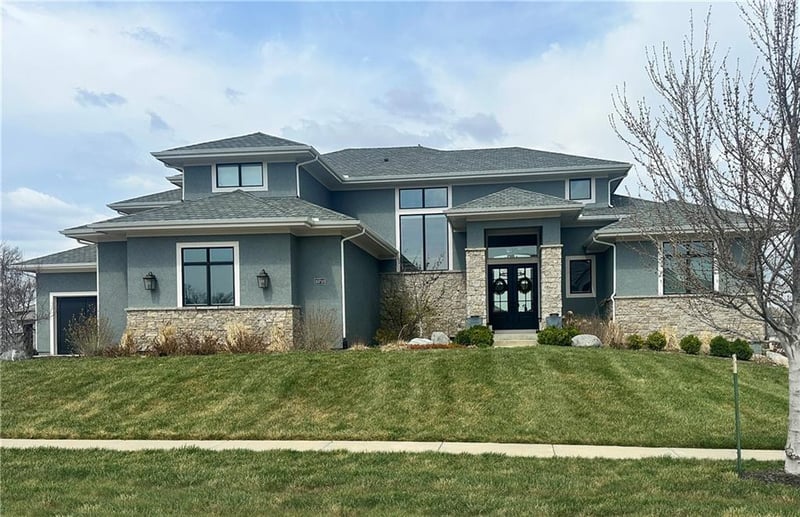 10710 173rd Ter, Overland Park, KS 66221