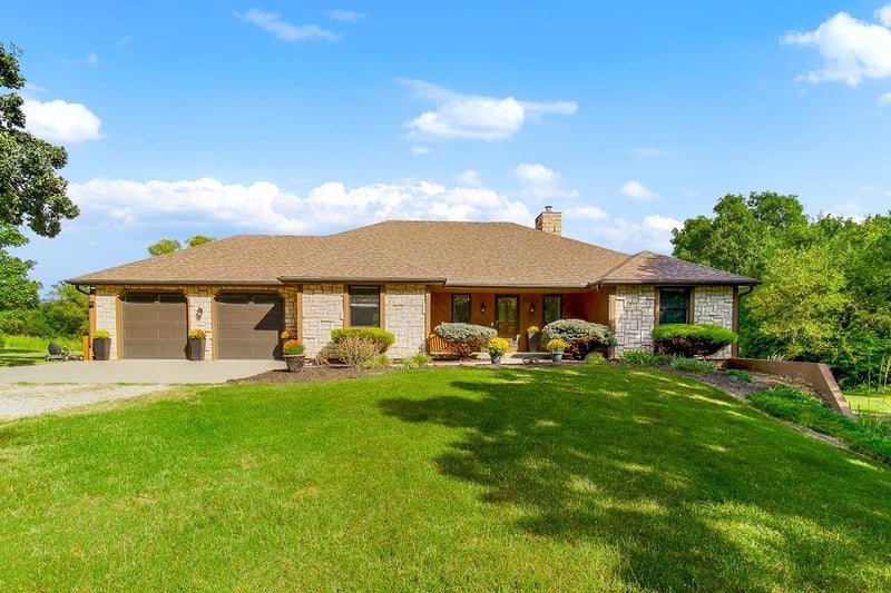 20260 178th St, Tonganoxie, KS 66086
