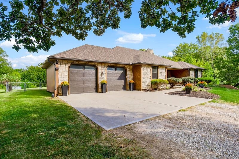20260 178th St, Tonganoxie, KS 66086
