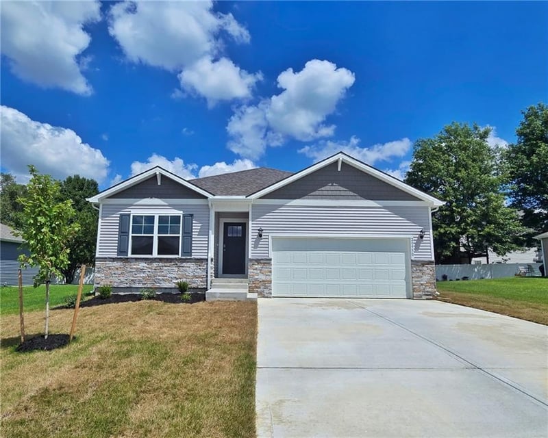 20930 217th St, Spring Hill, KS 66083