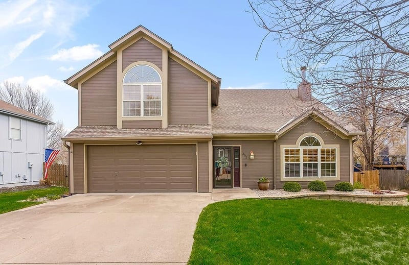 305 Fiddlewood Ave, Lee's Summit, MO 64086