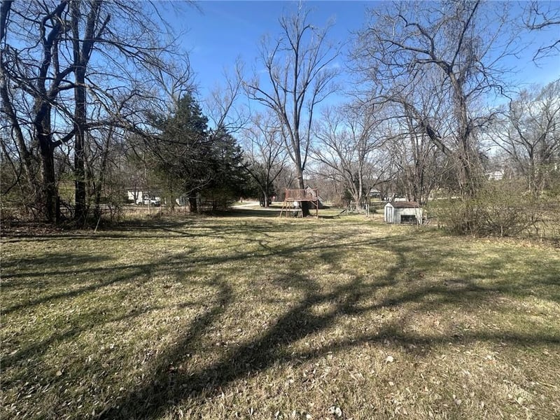 8740 Barber Ave, Kansas City, KS 66111