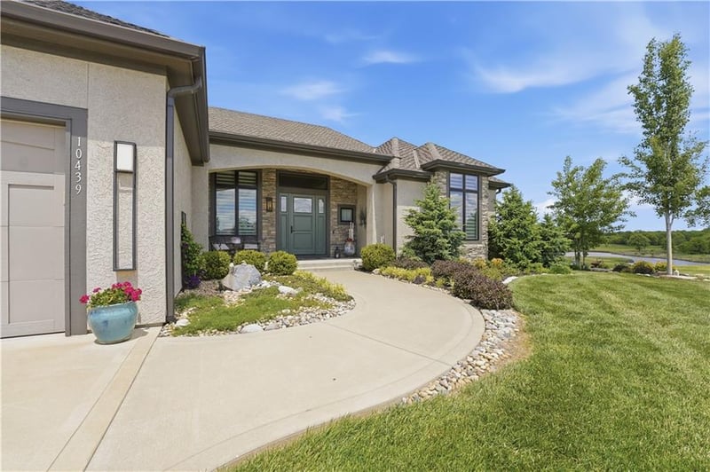 10439 N St Clair Ave, Kansas City, MO 64154