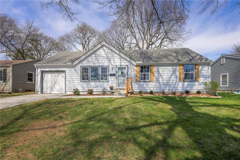 8812 82nd St, Overland Park, KS 66204