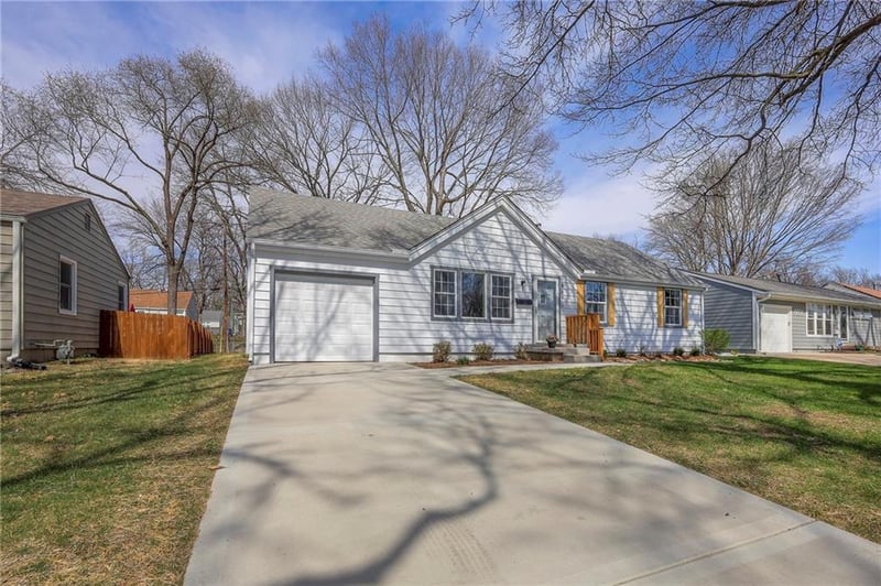 8812 82nd St, Overland Park, KS 66204