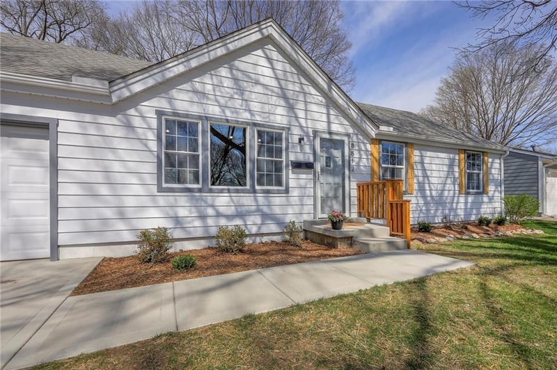 8812 82nd St, Overland Park, KS 66204