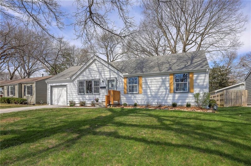 8812 82nd St, Overland Park, KS 66204