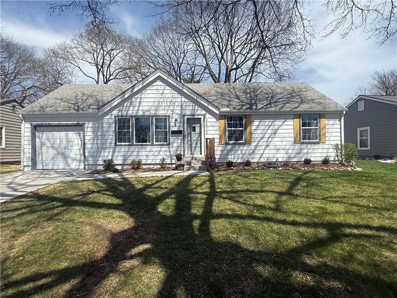 8812 82nd St, Overland Park, KS 66204