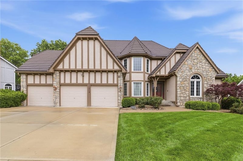 11012 125th St, Overland Park, KS 66213