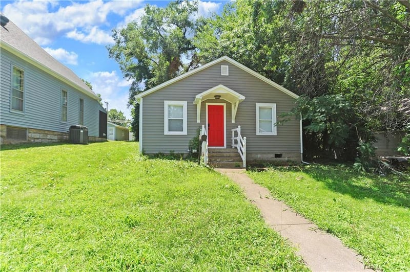 214 Ming St, Warrensburg, MO 64093