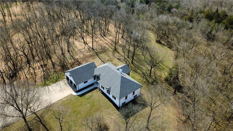 1619 E Sunrise Dr, Smithville, MO 64089