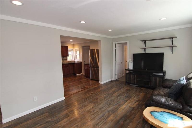 310 98th St, Kansas City, MO 64114