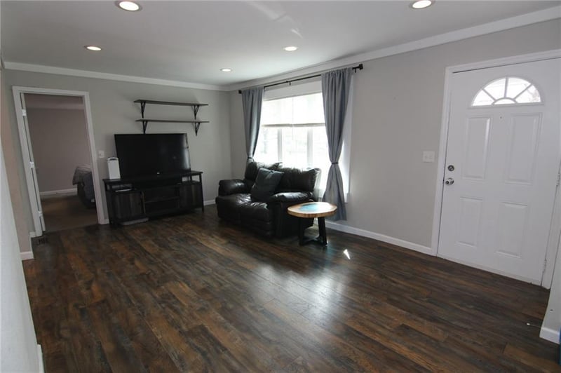 310 98th St, Kansas City, MO 64114