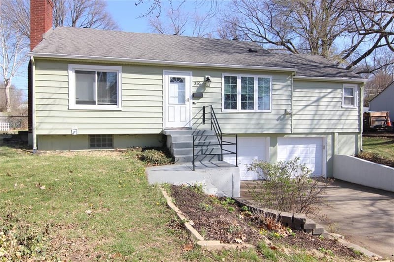 310 98th St, Kansas City, MO 64114