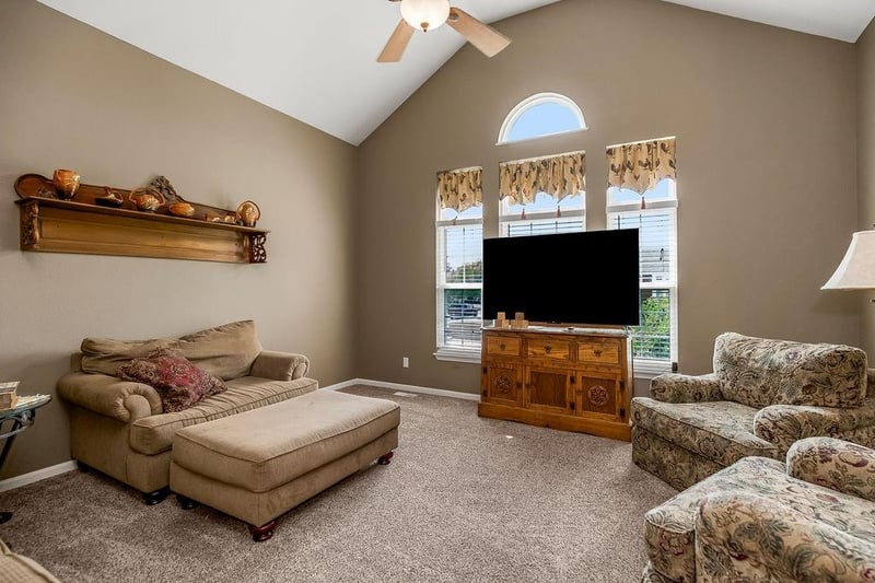 1218 Wildwood St, Leavenworth, KS 66048