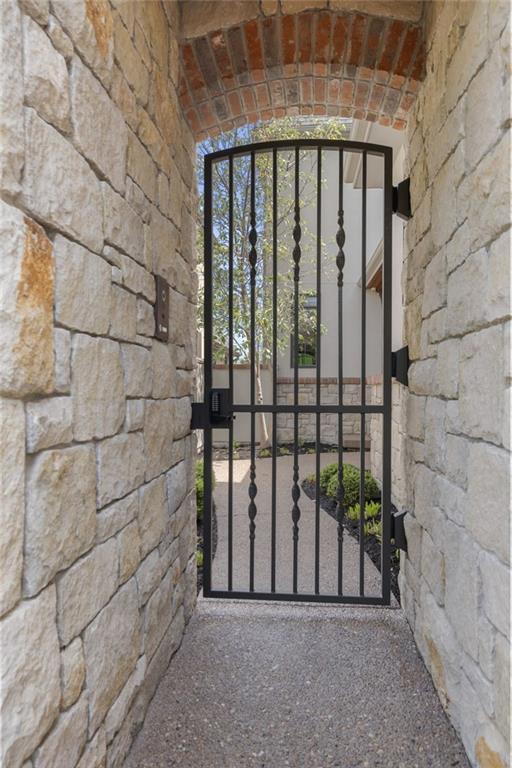 4635 Jarboe St, Kansas City, MO 64112