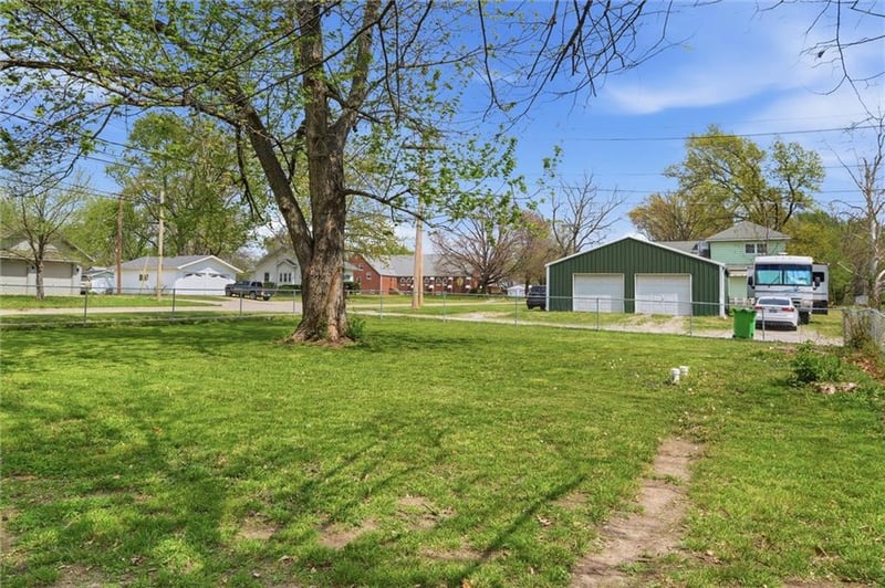 933 Cedar St, Ottawa, KS 66067