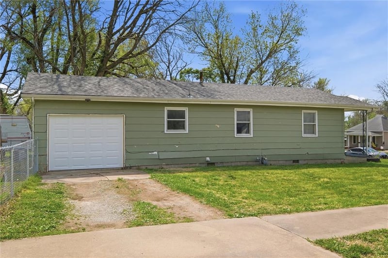 933 Cedar St, Ottawa, KS 66067