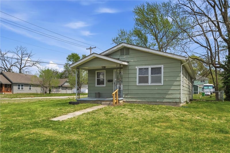 933 Cedar St, Ottawa, KS 66067