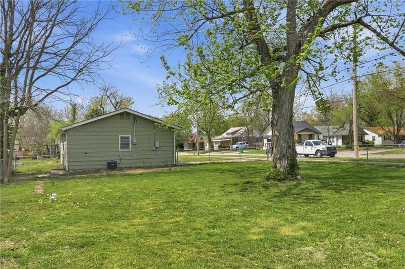 933 Cedar St, Ottawa, KS 66067