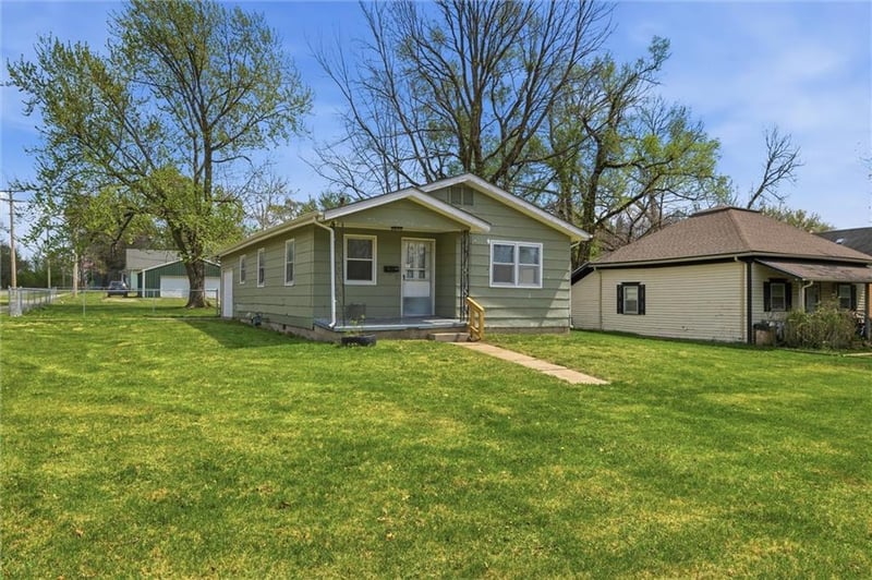 933 Cedar St, Ottawa, KS 66067