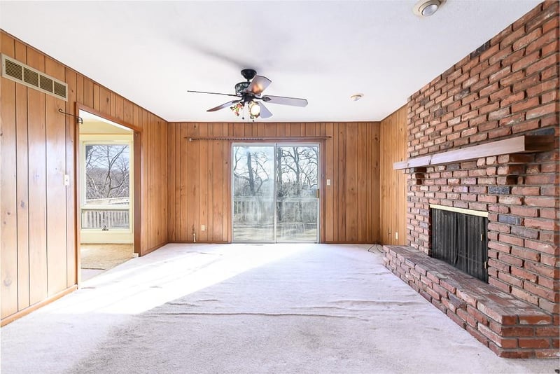 1021 Kouns Ln, Edwardsville, KS 66111