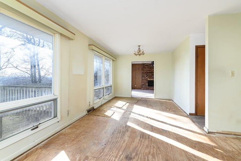 1021 Kouns Ln, Kansas City, KS 66111