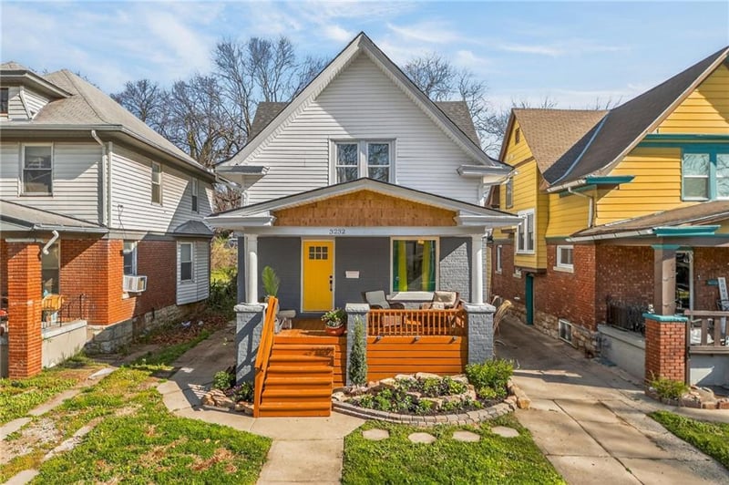3232 28th St, Kansas City, MO 64128