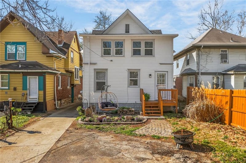 3232 28th St, Kansas City, MO 64128