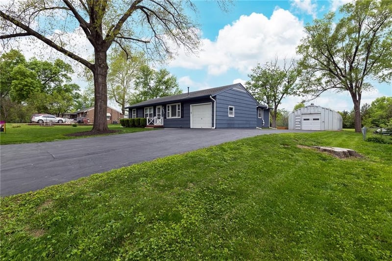 12932 Virginia Ave, Kansas City, MO 64146