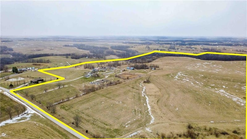 22305 P Hw, Weston, MO 64098