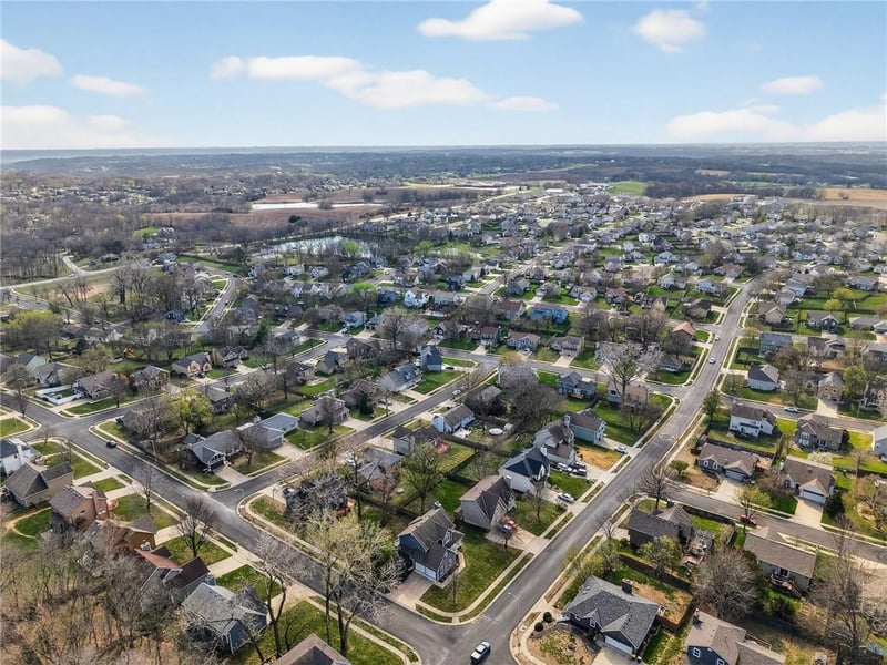 10001 87th St, Kansas City, MO 64153