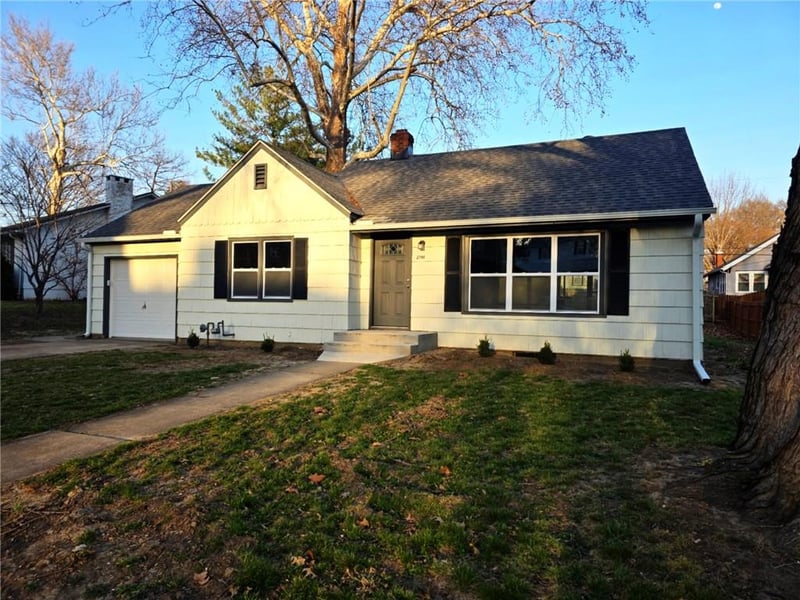 2748 Fairleigh Ter, St Joseph, MO 64506