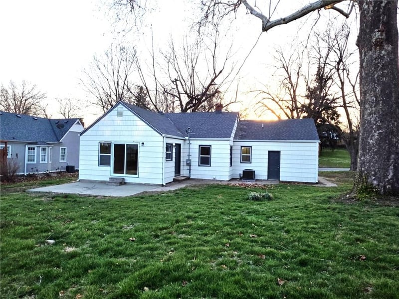 2748 Fairleigh Ter, St Joseph, MO 64506