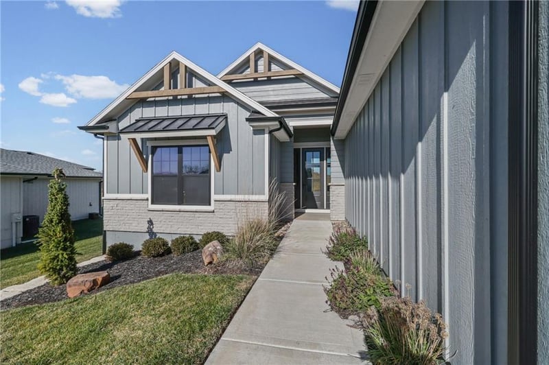 2200 Quail Dr, Independence, MO 64057