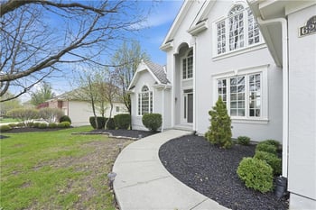 6205 NW 101st St, Kansas City, MO 64154