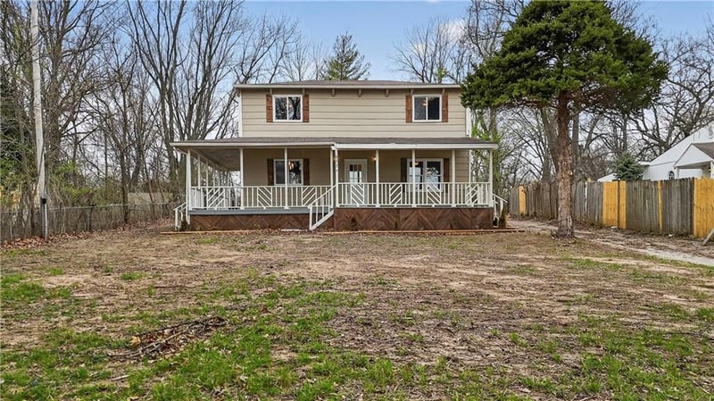 8324 Pershing Rd, Raytown, MO 64138