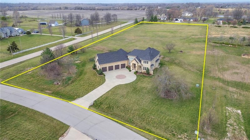 5460 W 208th St, Bucyrus, KS 66013