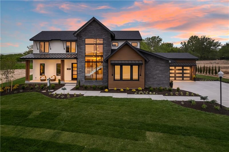 7470 Fawn Ave, Parkville, MO 64152