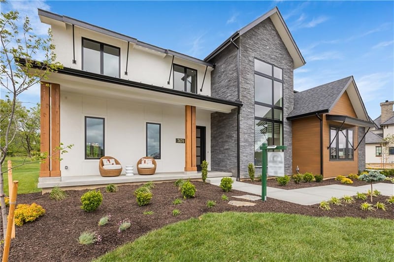 7470 Fawn Ave, Parkville, MO 64152