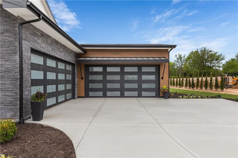 7470 Fawn Ave, Parkville, MO 64152