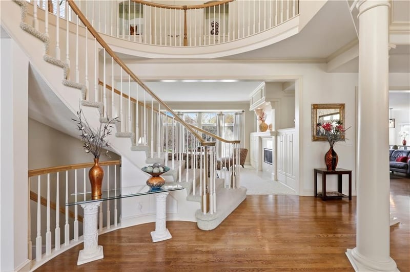 9227 Redbud Ln, Lenexa, KS 66220