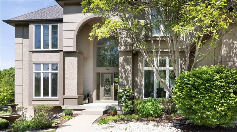 9227 Redbud Ln, Lenexa, KS 66220
