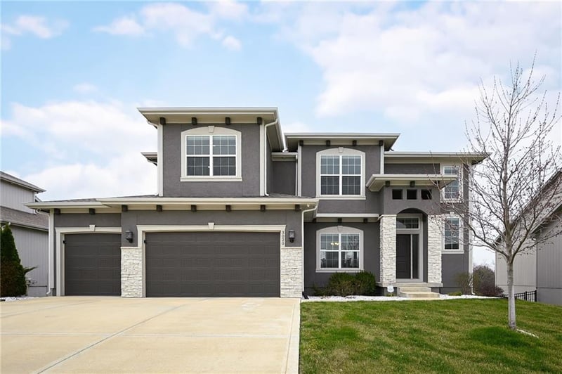 3020 Arboridge Dr, Lee's Summit, MO 64082